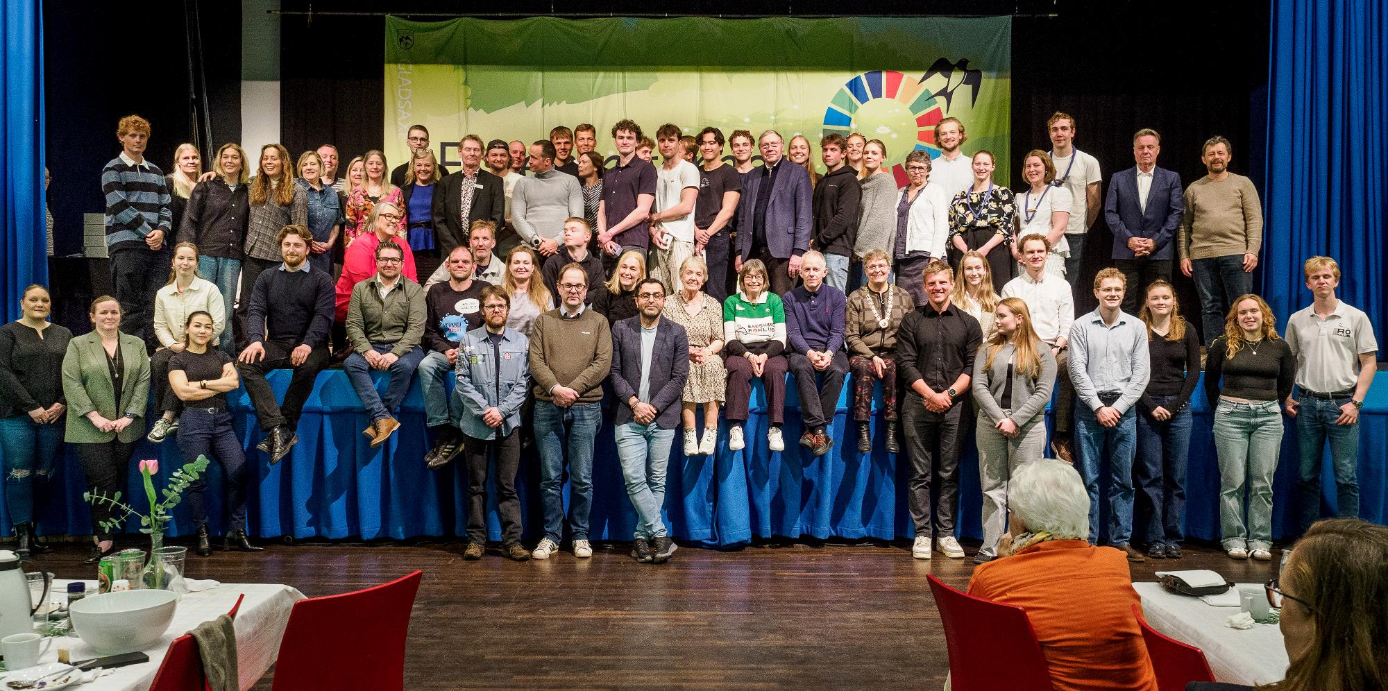 Fællesbillede med aftenens deltagere, prismodtagere og repræsentanter fra Gladsaxe Byråd